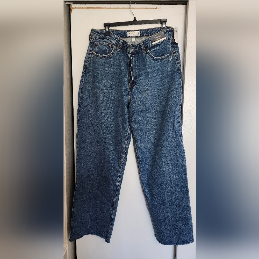 Ambercrombie & Fitch, size 32 14r high-rise Jeans. NWT